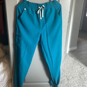 Figs high waisted jogger pants!